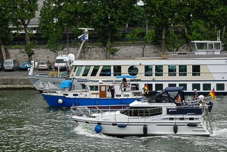 Boat traffic on the Seine from Île aux Cygnes