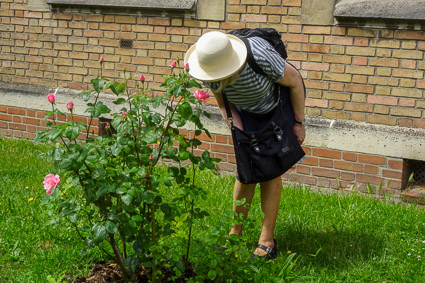 Cheryl Imboden sniffing flowers at Cité Internationale Universitaire de Paris