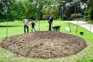 Gardeners and landscaping in Parc Montsouris