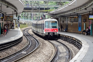 Train platforms at RER Cité Universitaire station