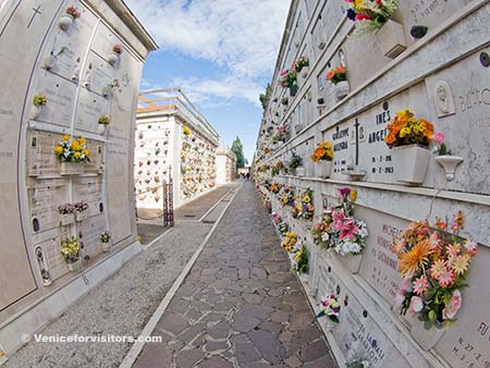 Mausoleums n Venice's San Michele Cemetery