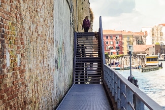 Walkway along Calle Giazzo, Venice