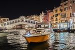 Alilguna Orange Line airport boat and Rialto Bridge