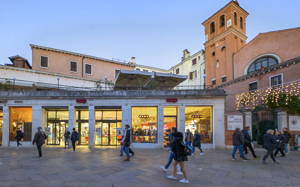 Coop supermercato in Strada Nova, Venice.