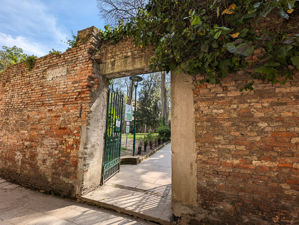 Calle Riello entrance, Parco Savorgnan, Venice, Italy.